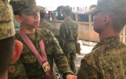 Commendation medals awarded to 24 soldiers in NegOcc