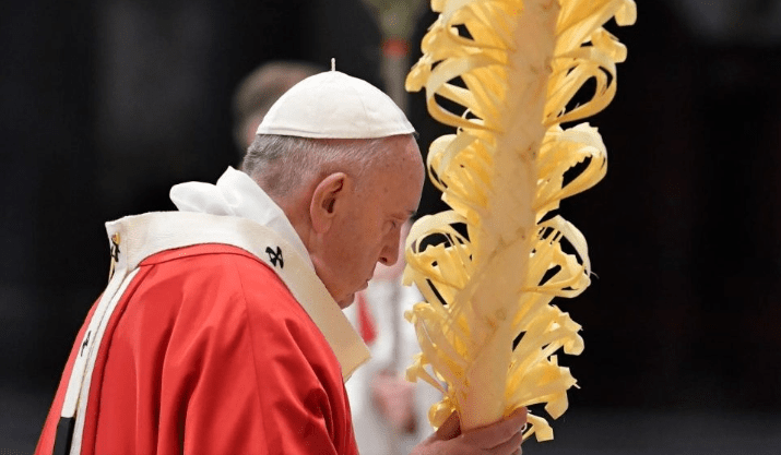 Pope Francis on Palm Sunday: ‘Live in order to serve’