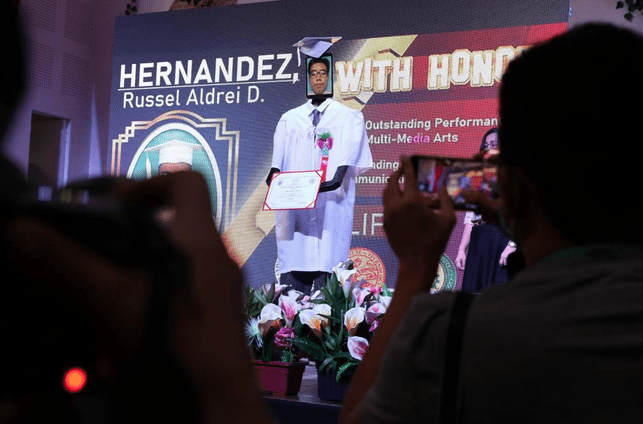 Robots replace students in Taguig graduation rites
