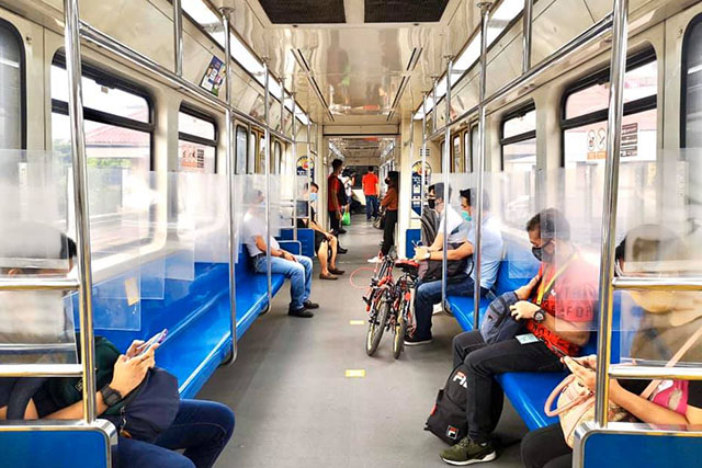 LRT-1 reminds passengers to wear face masks properly