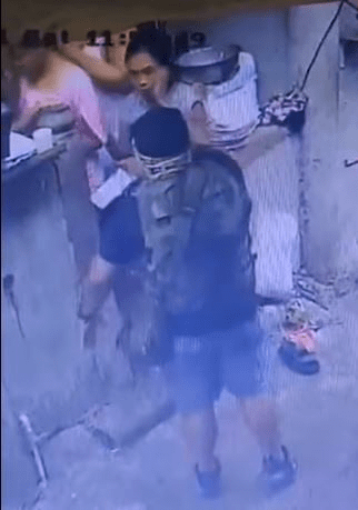 Cebu reporter caught slapping woman for not wearing facemask